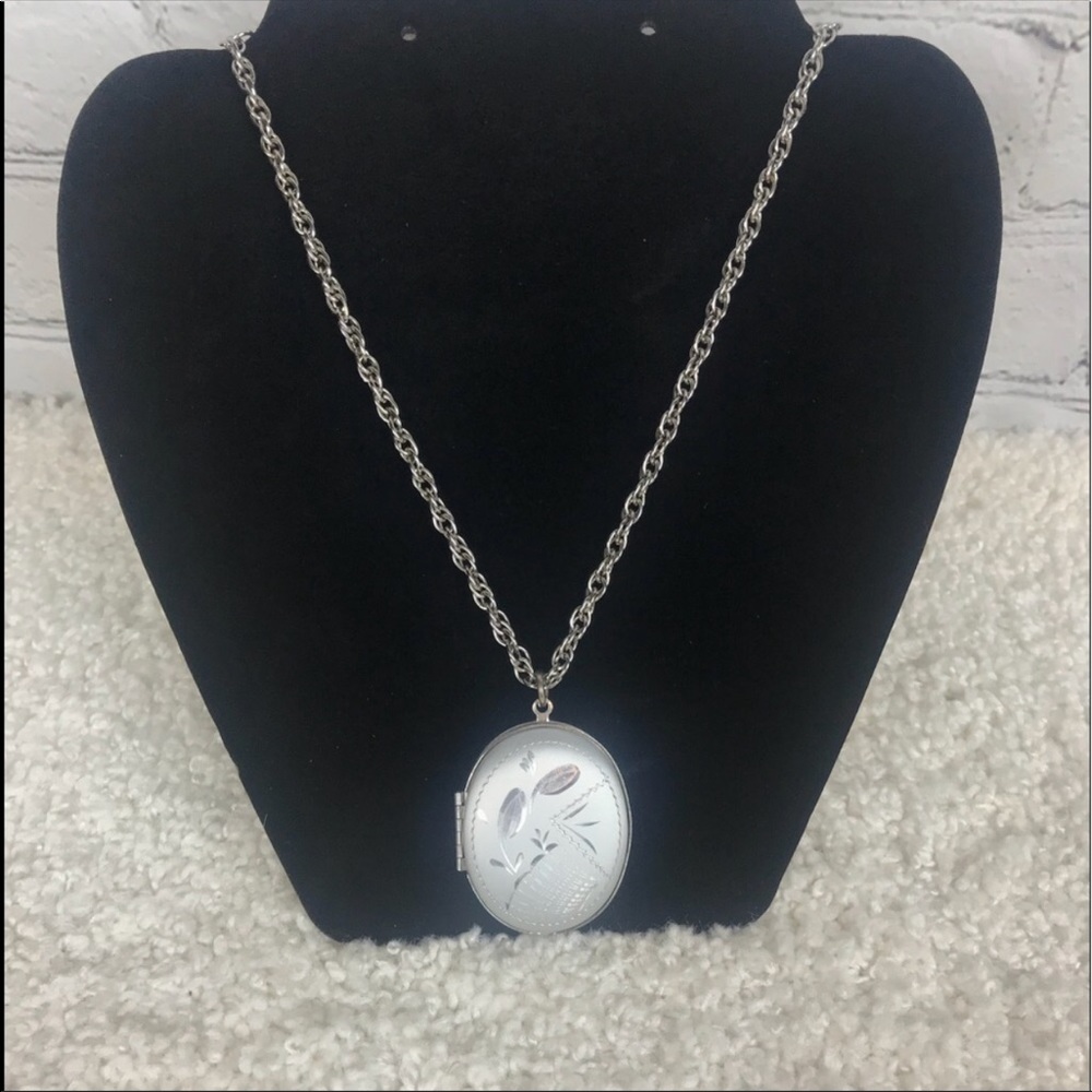 Sara Coventry vintage functional locket nwot